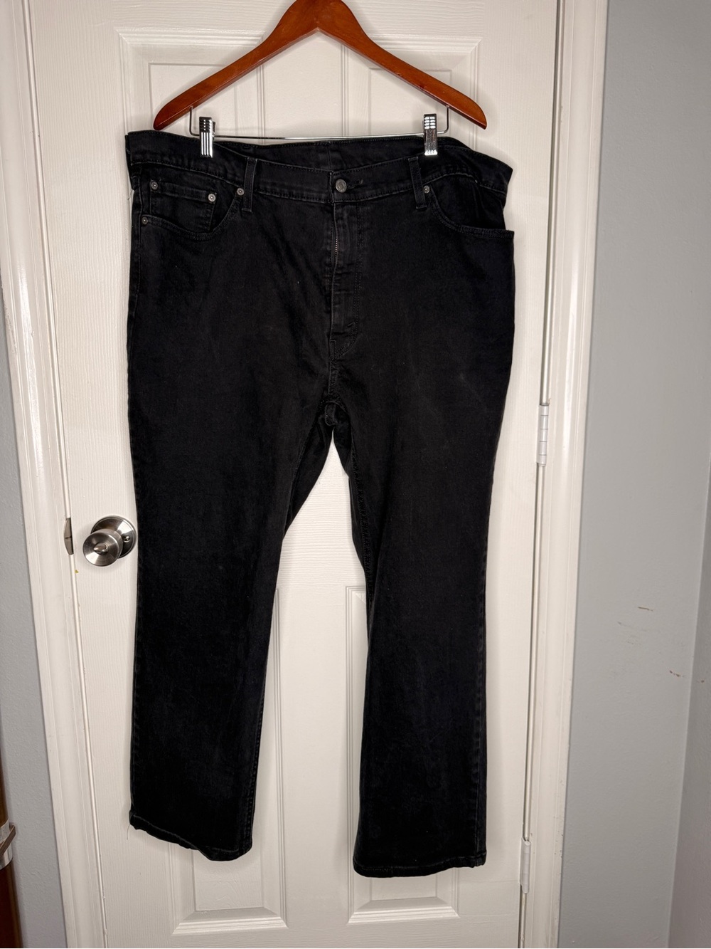 Levi's Black Relaxed Fit Men's Jeans
